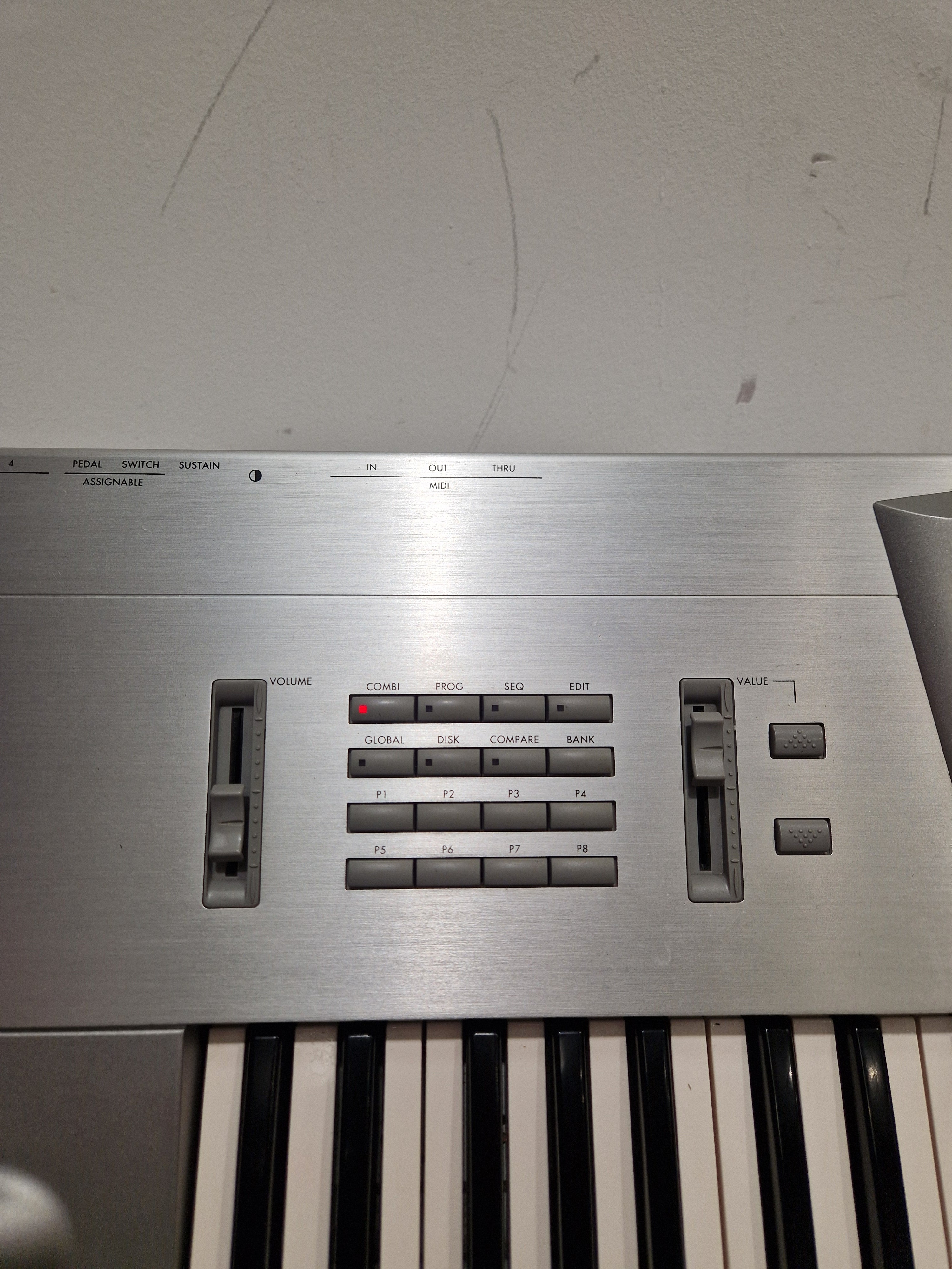 Korg Trinity Plus - Music Workstation/Synthesizer - Silver