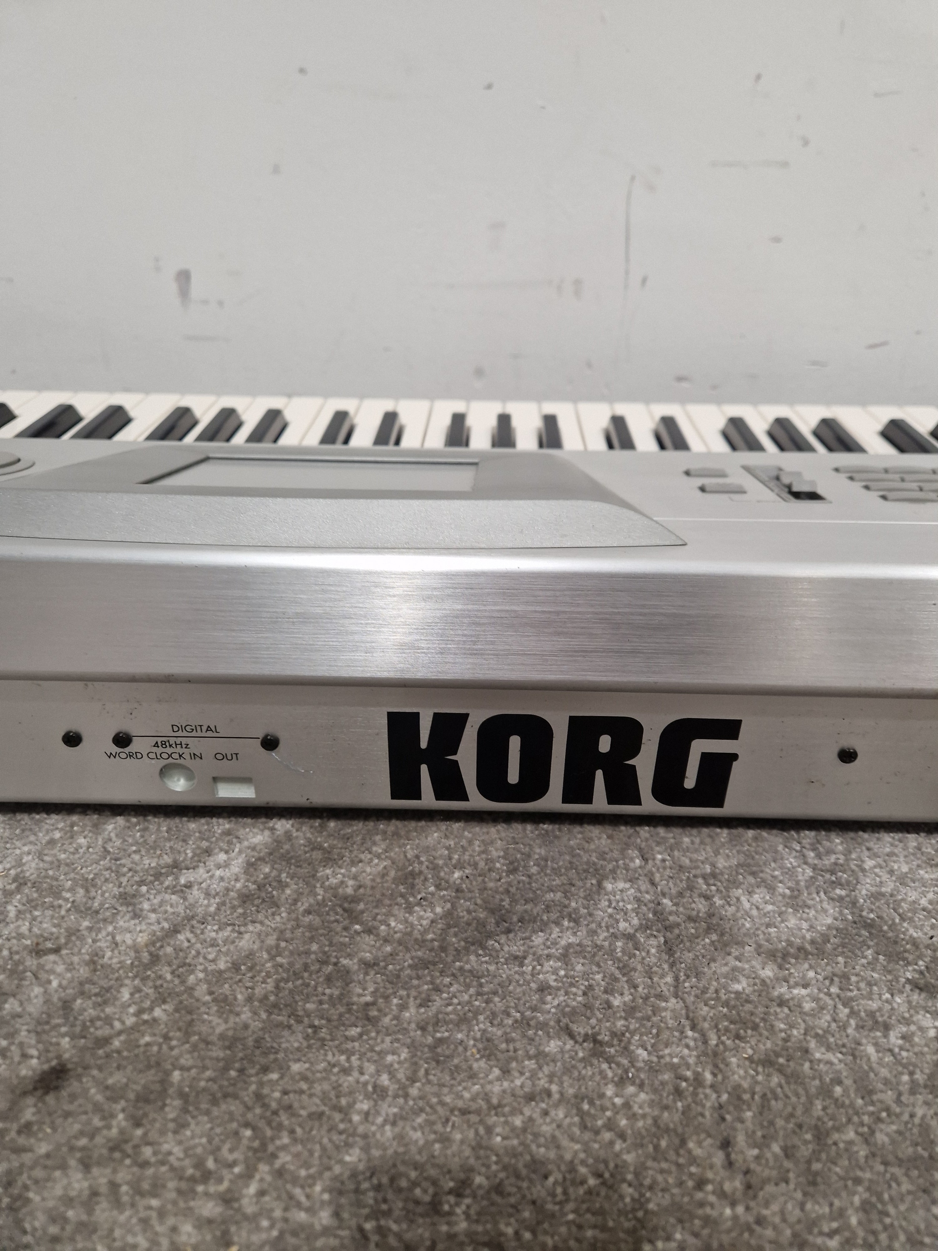 KORG TRINITY plus シンセサイザー ワークステーション Korg Trinity Plus - Music Workstation/Synthesizer - Silver