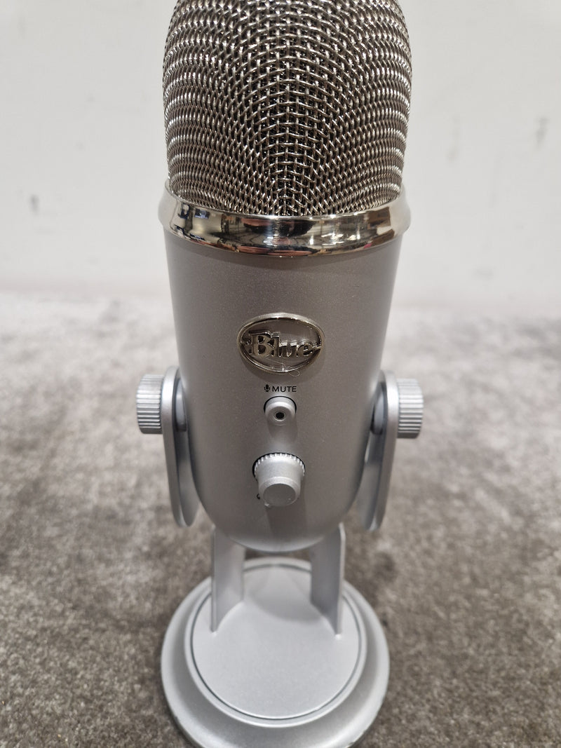 Blue Yeti - USB Condenser Microphone - Silver - Excellent - Image 4