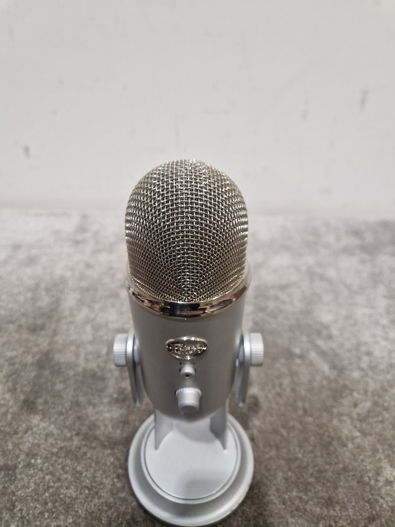 Blue Yeti - USB Condenser Microphone - Silver - Excellent - Image 2