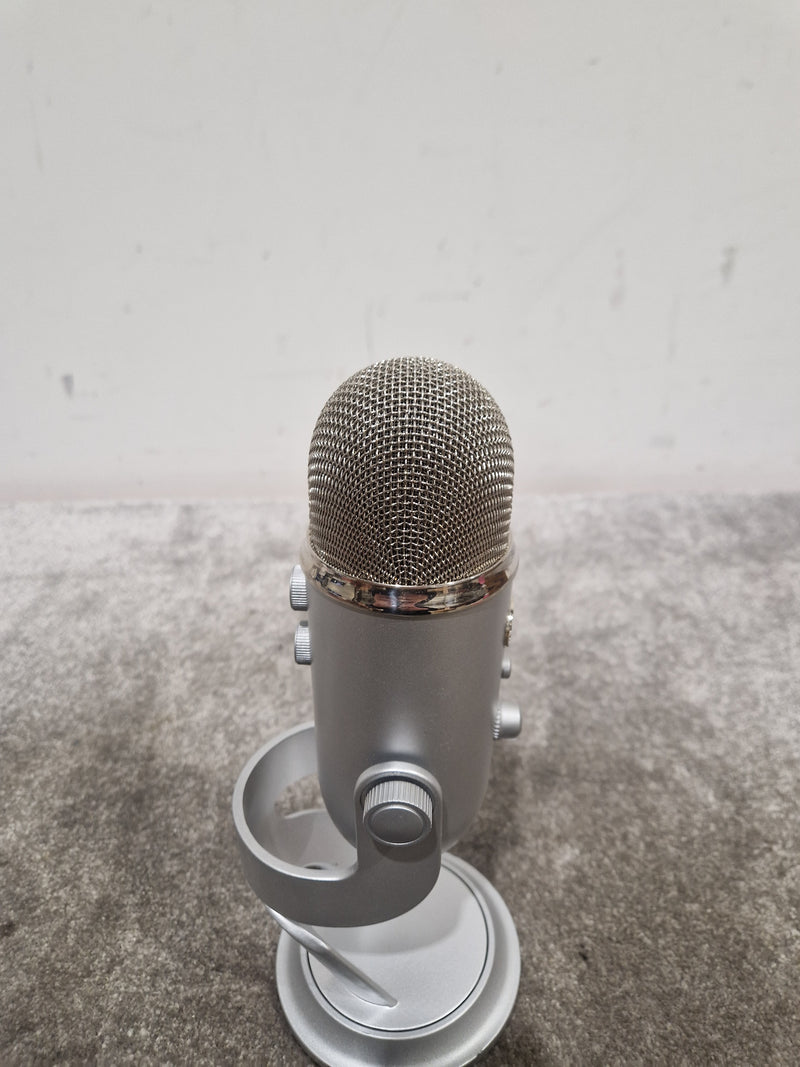 Blue Yeti - USB Condenser Microphone - Silver - Excellent - Image 8