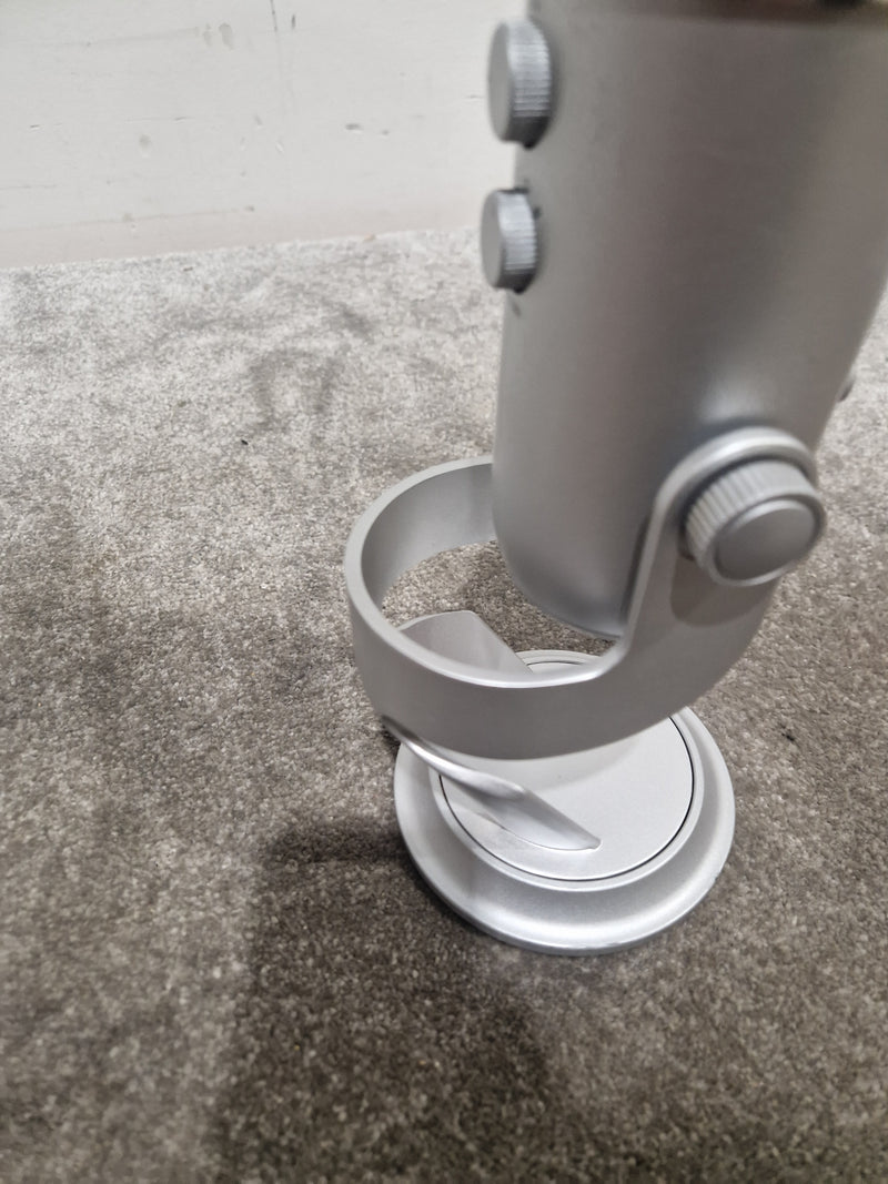 Blue Yeti - USB Condenser Microphone - Silver - Excellent - Image 9
