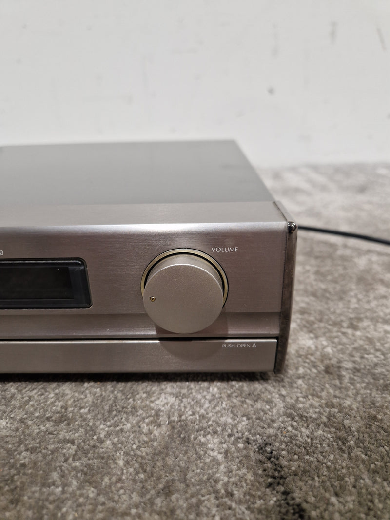 Denon UTP-250 - AM/FM Tuner Pre-Amplifier - Silver - Good - Image 4