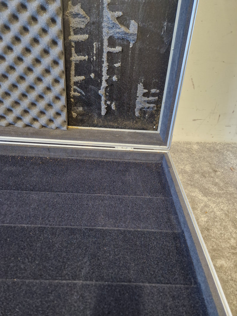 Custom Pedalboards UK - Large Pedalboard - Black with Flight Case - Good - Image 14
