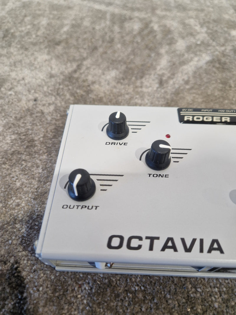 Roger Mayer Octavia - Effects Pedal - Excellent - image 4