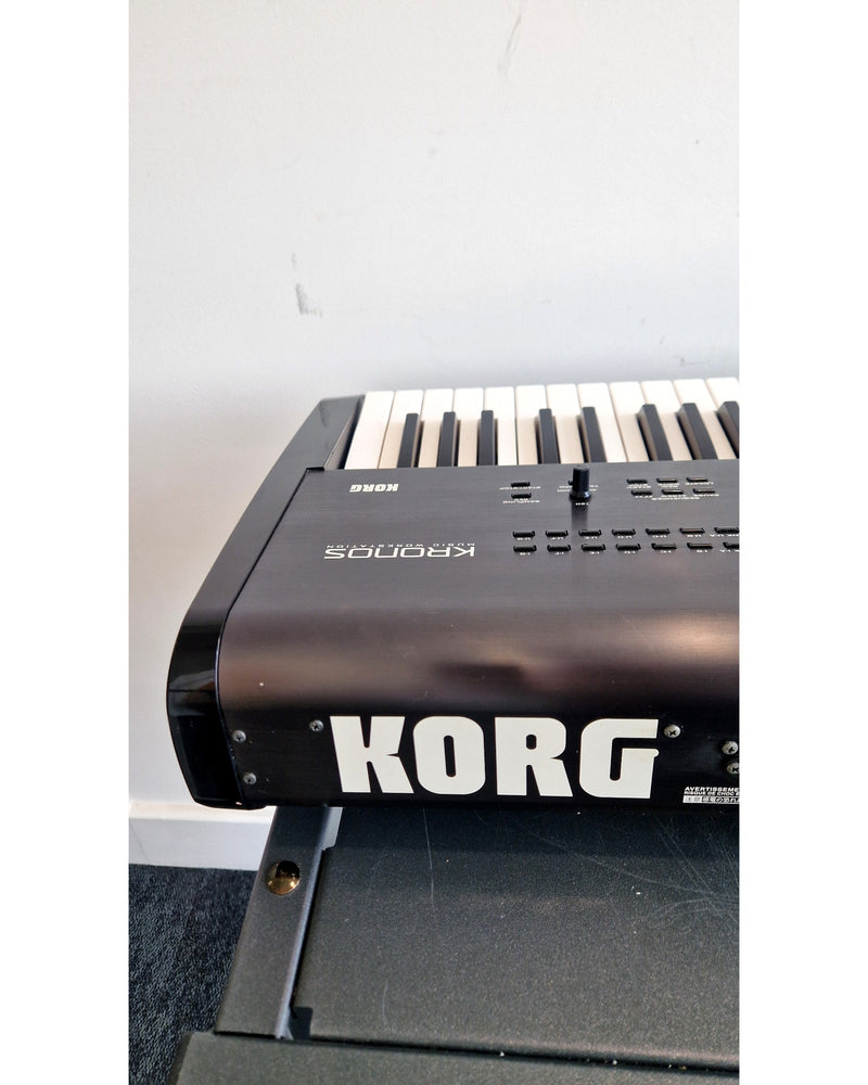 Korg Kronos-61 - Synthesizer Keyboards - Black - Excellent w/ Hard Case & sustain pedal - Image 14