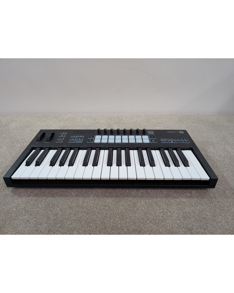 Novation Launchkey 37 - MIDI Controller - Excellent w/ Original Box & Manuals - image 3