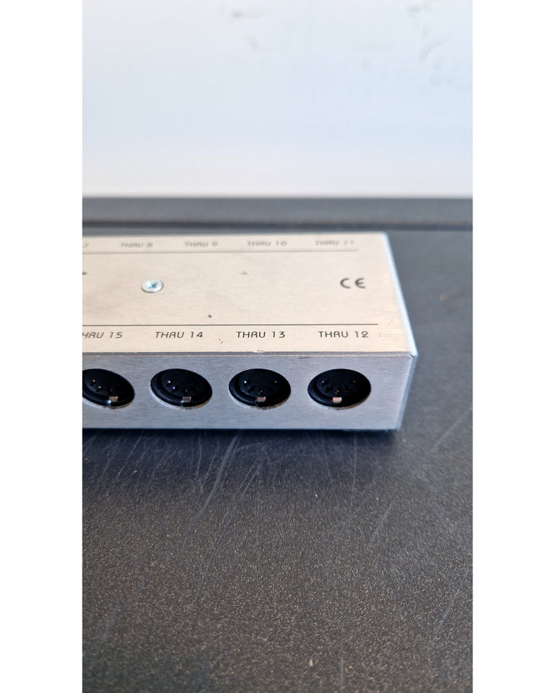 Kenton THRU-25 - MIDI Interface - Silver - Very Good - Image 2