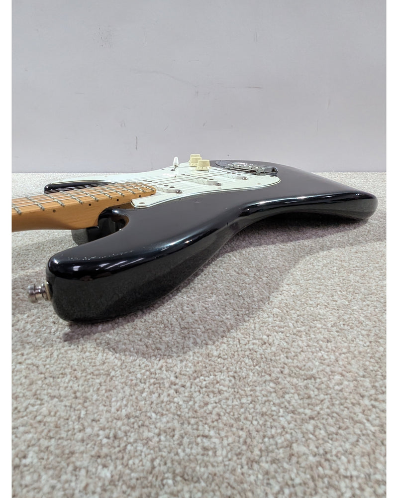 Fender Fender Stratocaster - Electric Guitar - Black - Good w/ Hard Case - image 10