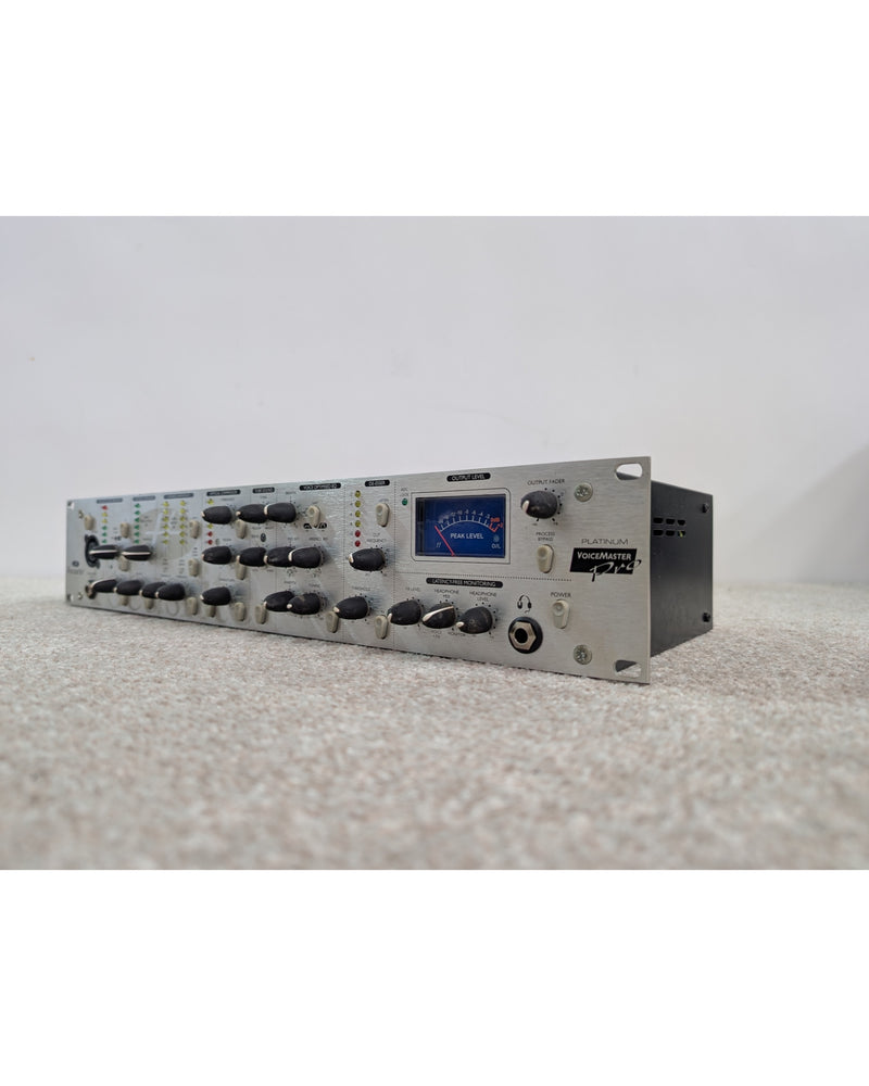 Focusrite PLATINUM VoiceMaster pro - Preamp - Silver/Black - Very Good w/ Original Box & Manuals - image 6