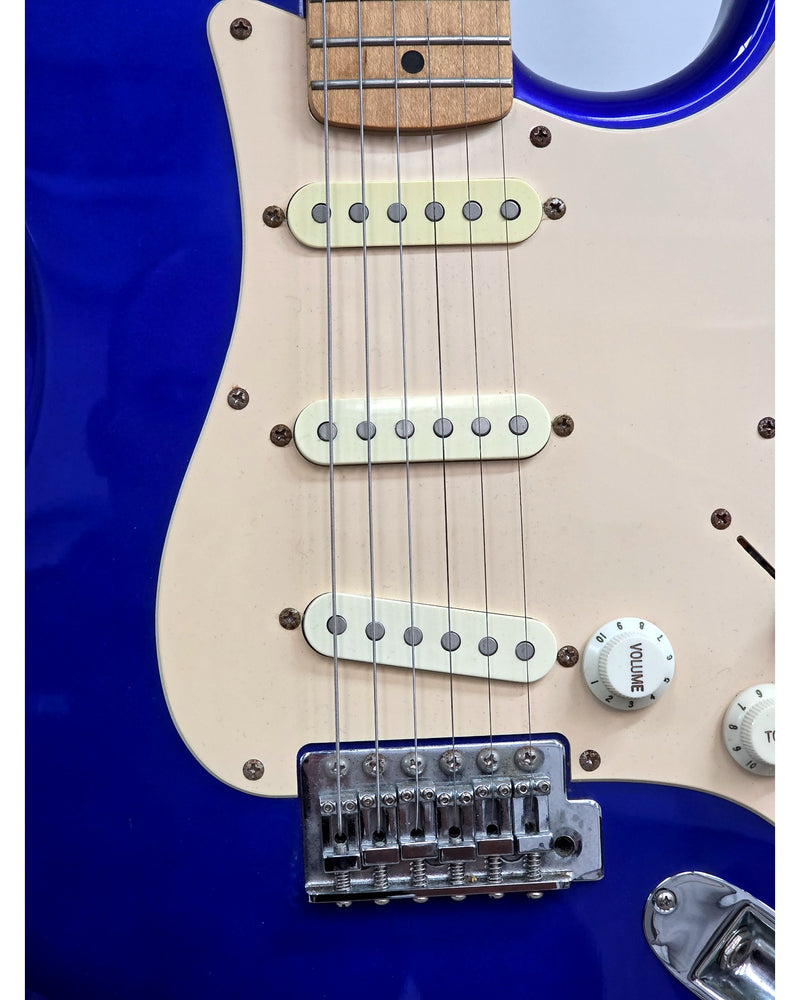 Squier Affinity Stratocaster 2006 - Electric Guitar - Metallic Blue - Good w/ Soft Case - image 2