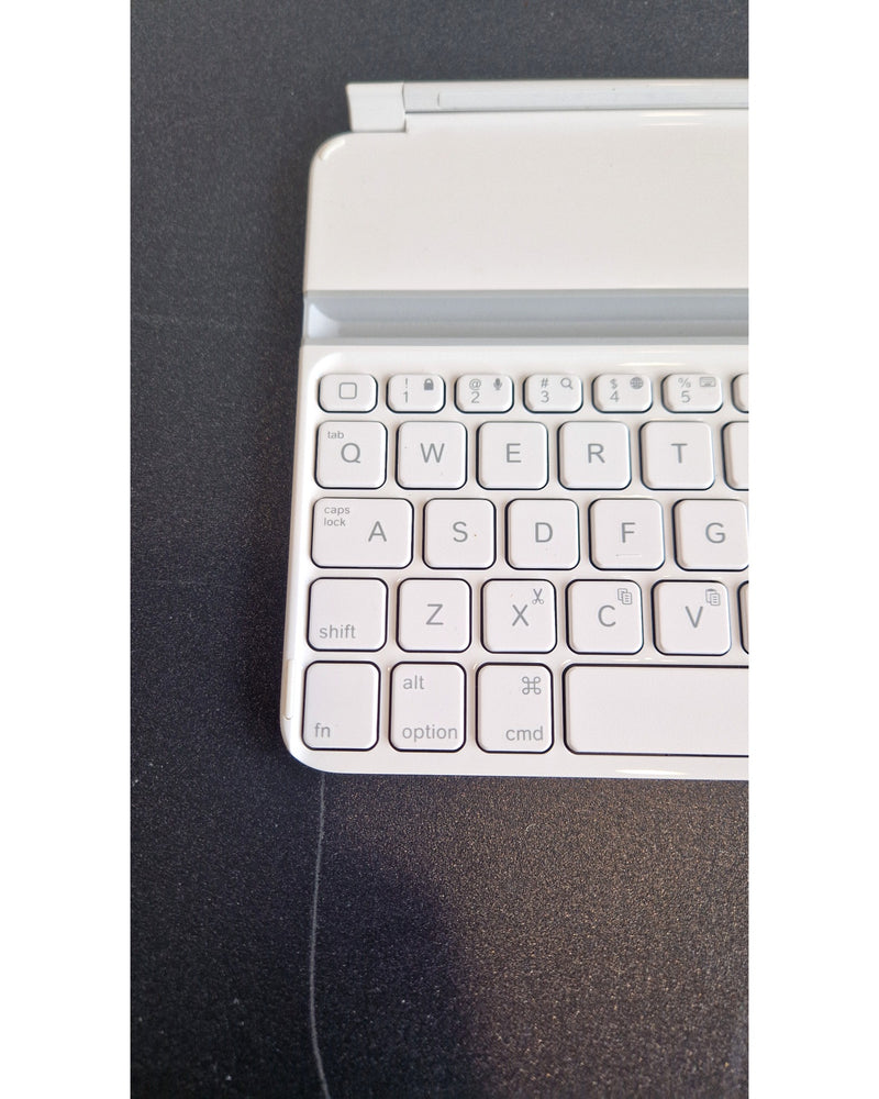 LOGITECH Ultrathin Mini iK700 - Keyboards - Like New w/ Original Box - Image 6