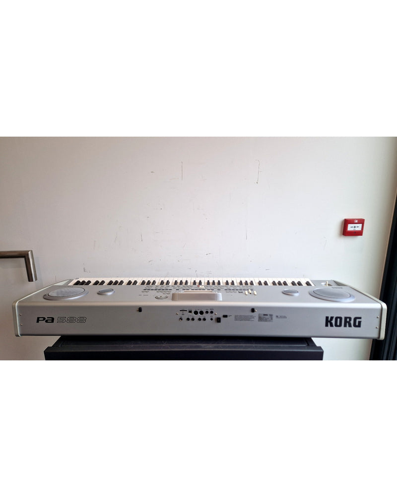 Korg PA588 - Synthesizer Keyboards - White - Keyboard - Excellent w/ Hard Case & Power Supply - image 15