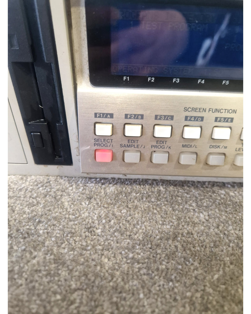 Akai S3200 - Audio Sampler - Fair - Image 4