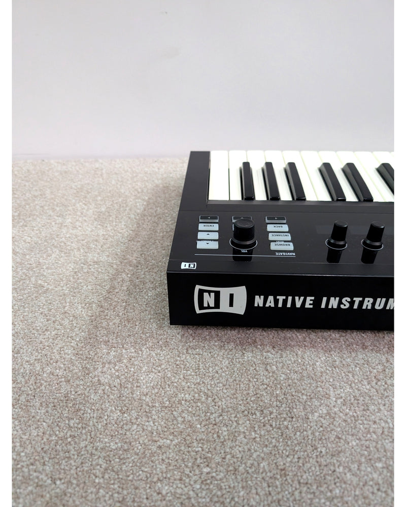 Native Instruments Komplete Kontrol S25 - MIDI Controller - Black - Like New w/ Original Box, Power Supply, USB Cable - image 2