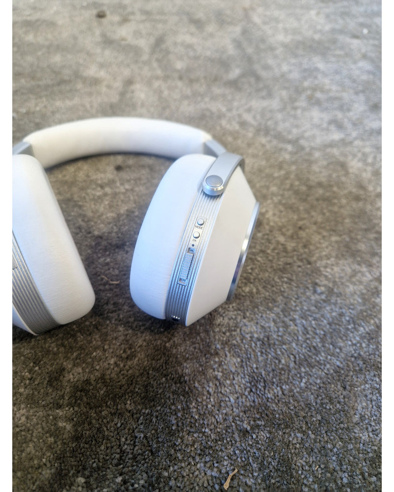 Solitaire T - Headphones - Like New w/ Original Box - Image 7