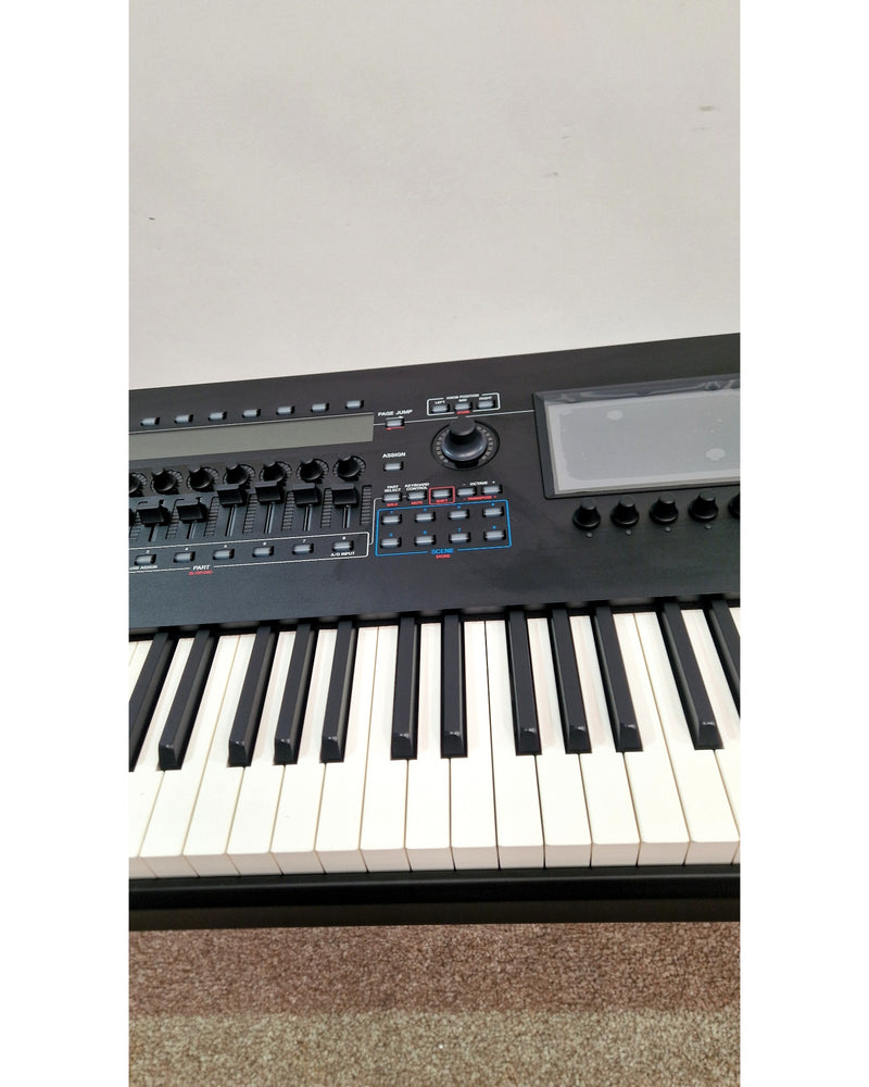 Yamaha Montage M8x - Synthesizer - Like New w/ Hard Case - image 5