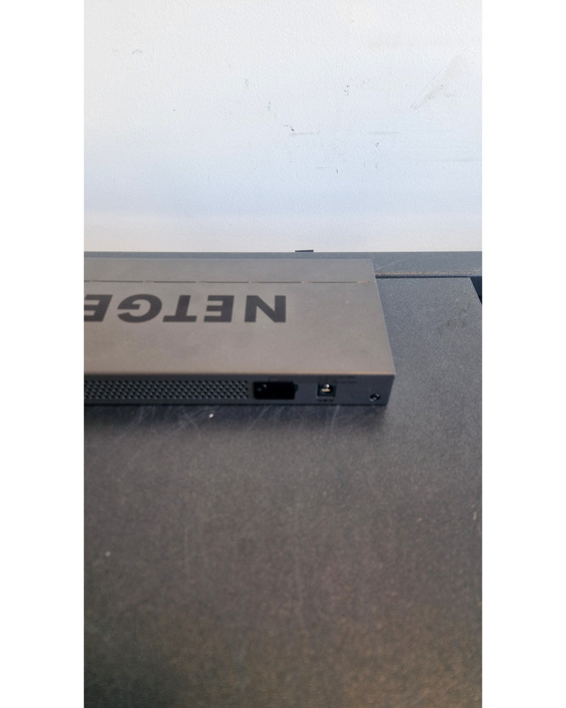 Netgear GS116PP - 16 way ethernet converter - Excellent w/ power supply - Image 8
