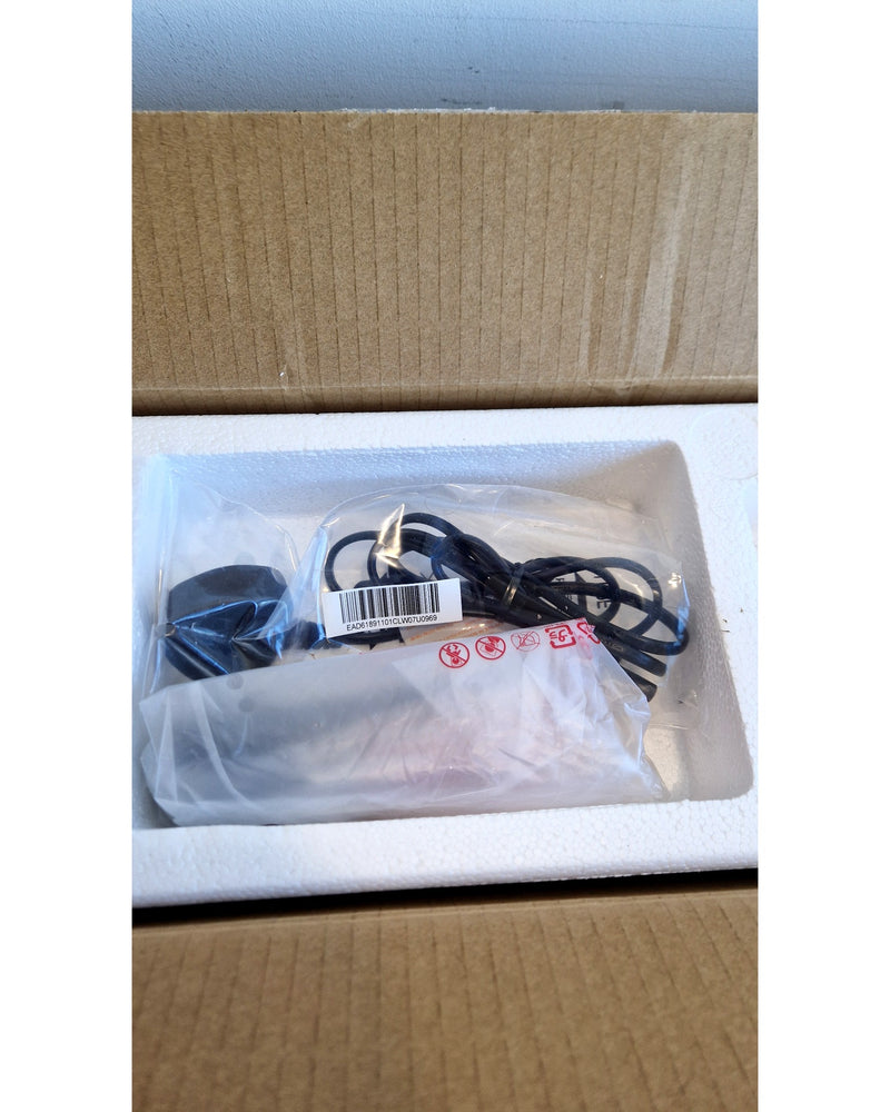 LG SN7CY - Soundbar - Black - Like New w/ Original Box - Image 3