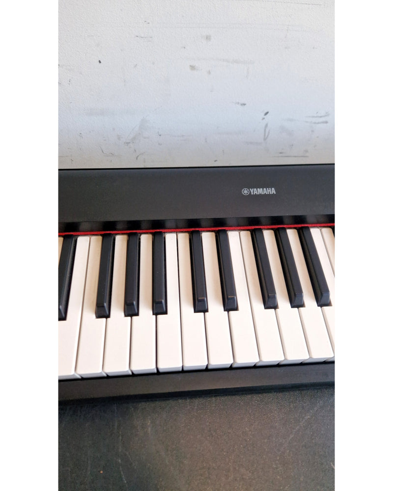 Yamaha Piaggero NP-12 - Musical Keyboards - Black - Excellent w/ Power Supply - image 4