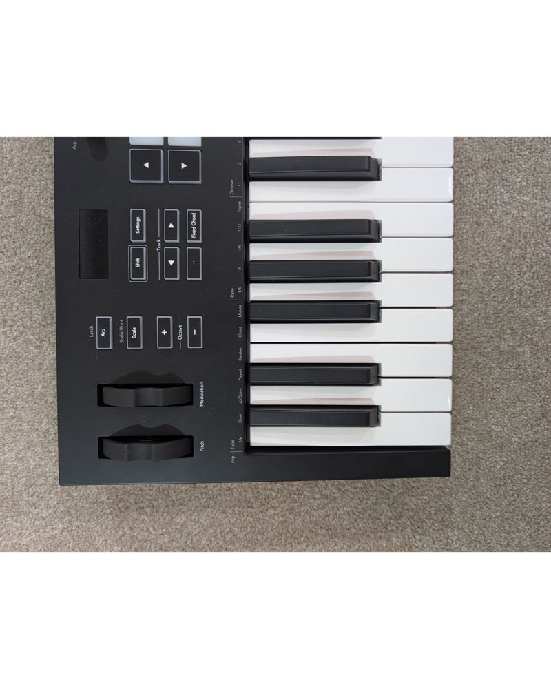 Novation Launchkey 37 - MIDI Controller - Excellent w/ Original Box & Manuals - image 4