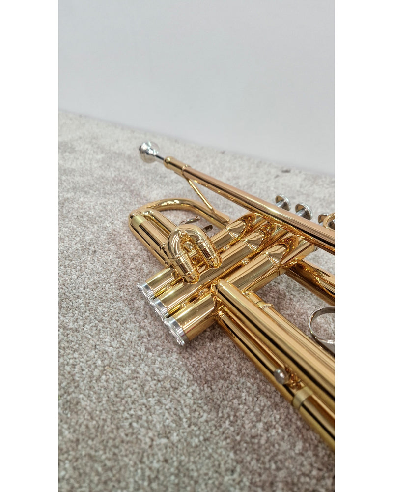 Yamaha YTR-2330 - Trumpets & Cornets - Gold - Like New w/ Soft Case, x1 Strap, x1 Polishing Cloth and x1 Bottle of Valve Oil, Manuals - image 13
