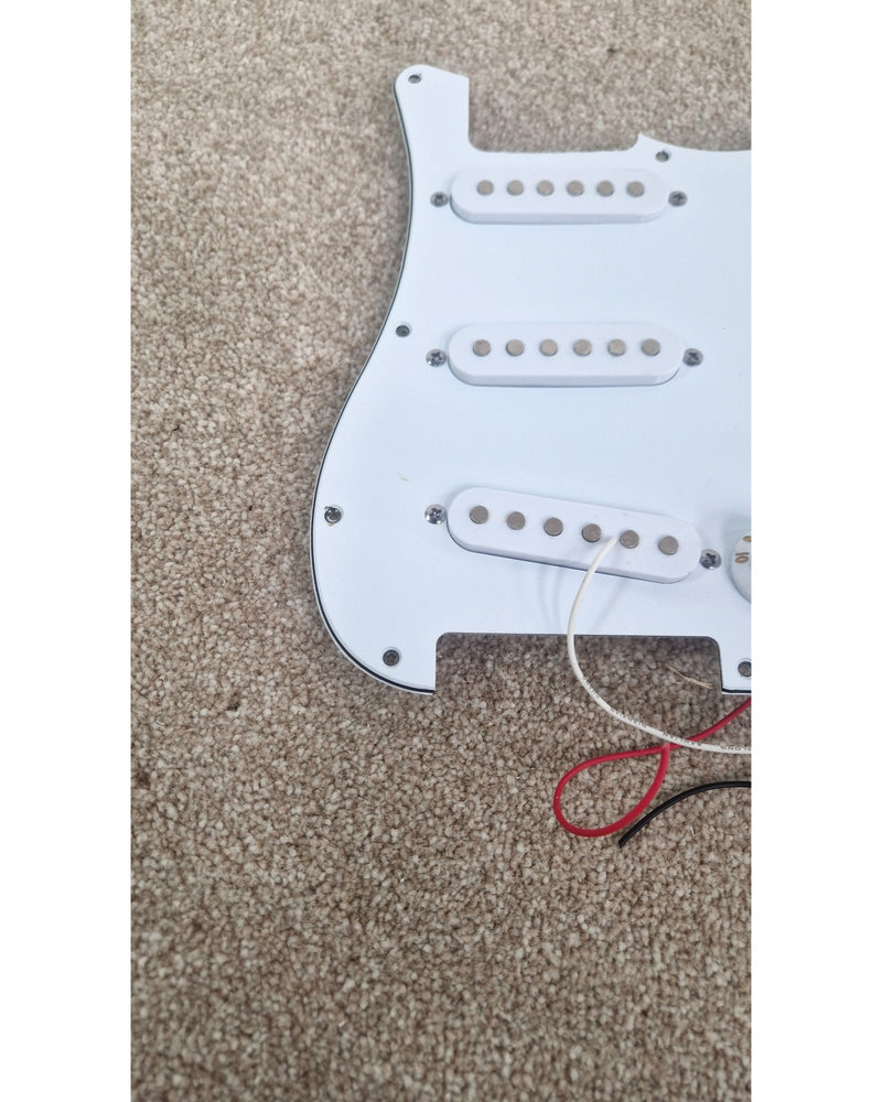 St Pick-guard - White - Excellent - image 5