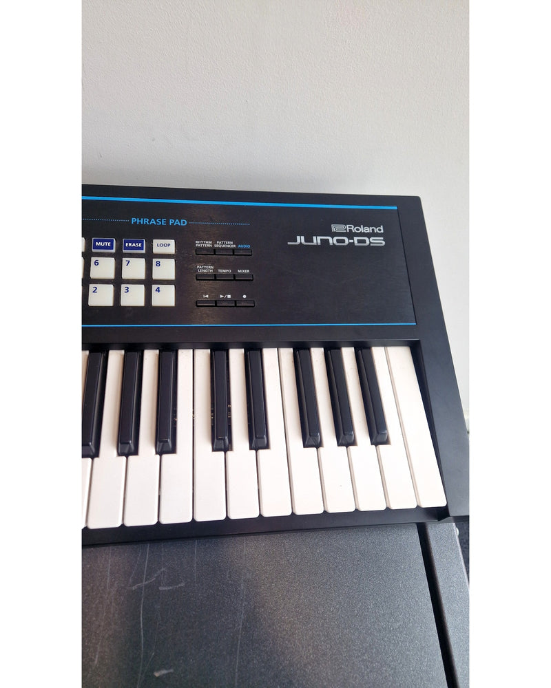 Roland JUNO-DS - Synthesizer Keyboards - Black - Very Good w/ Soft Case & Power Supply - Image 13