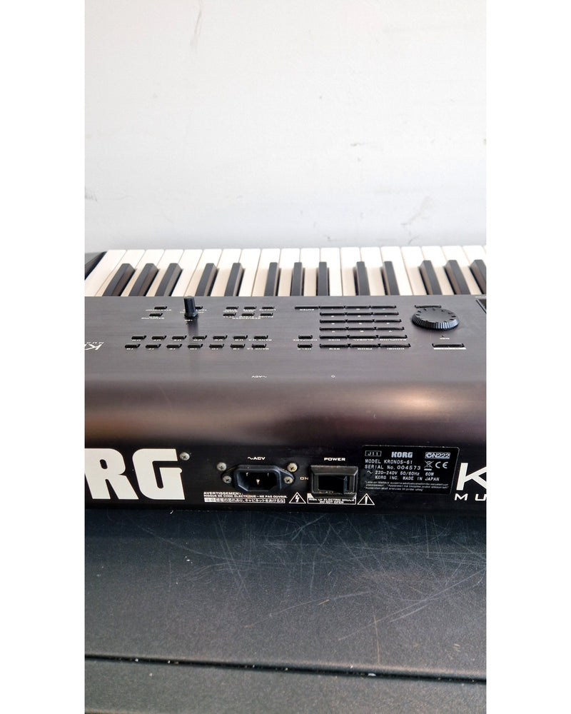 Korg Kronos-61 - Synthesizer Keyboards - Black - Excellent w/ Hard Case & sustain pedal - Image 13