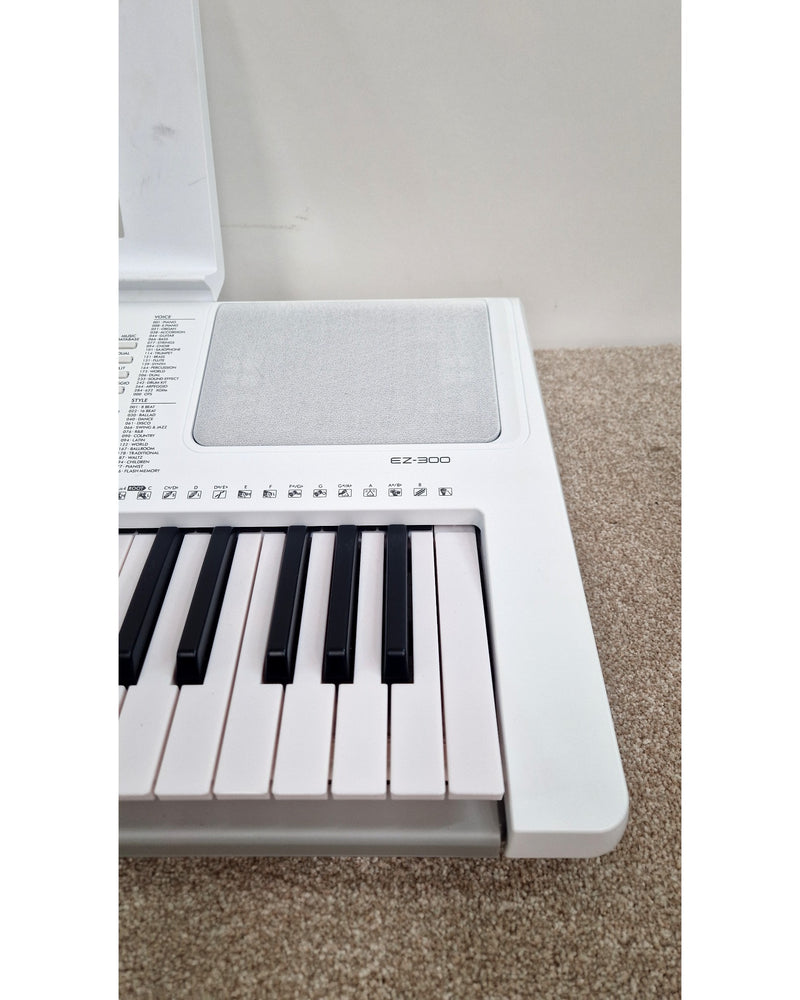 Yamaha Ez-300 - Keyboard - Excellent w/ Soft Case & Power Supply - image 2