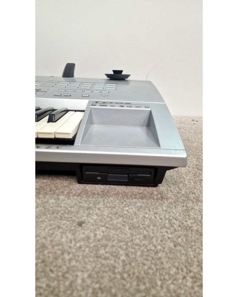 Yamaha Tyros - Keyboard - Silver - Very Good - image 18