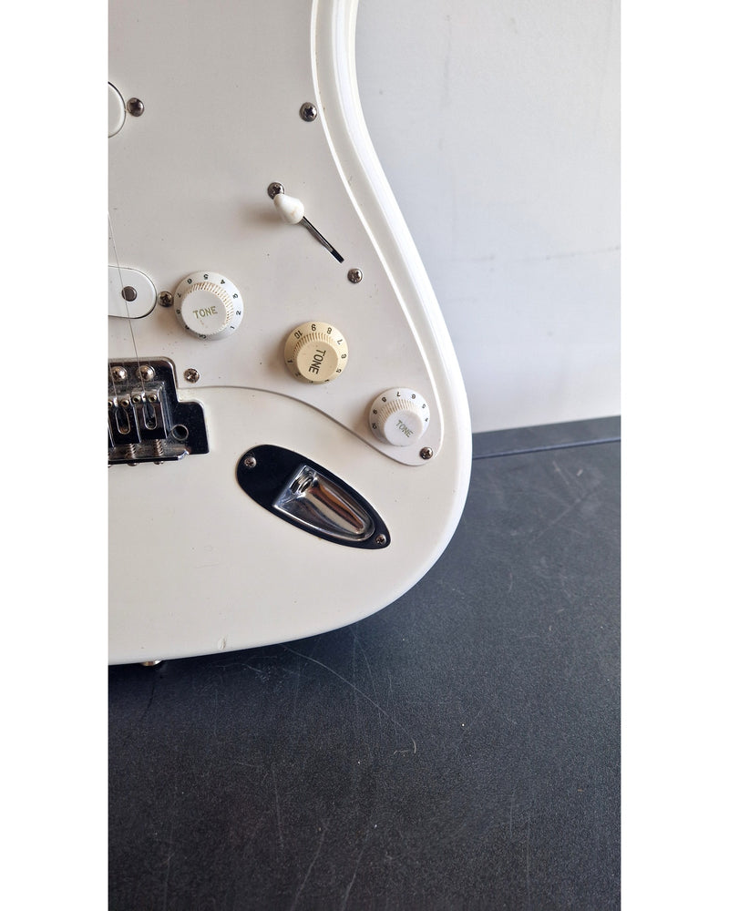 Squier Strat Chinese - Electric Guitar - White - Fair - Image 3