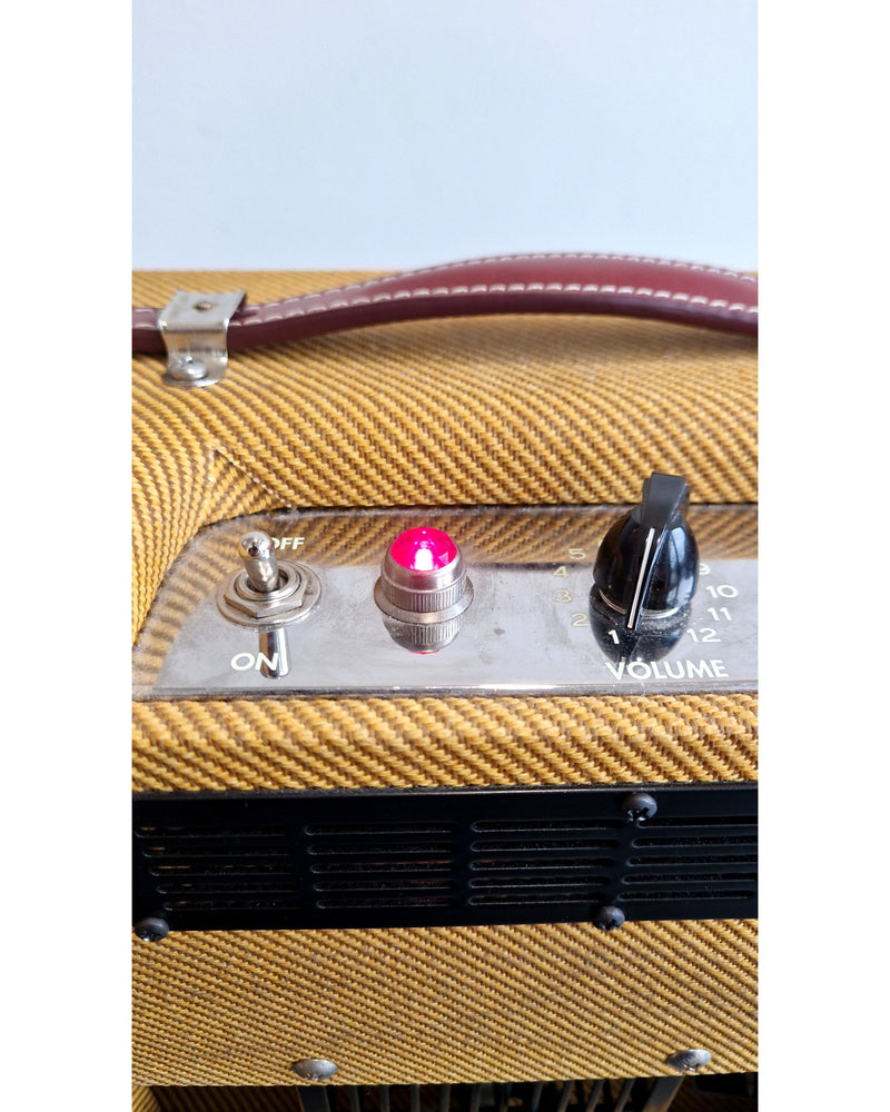 Fender 57 Champ - Guitar Amplifiers - Very Good w/ Soft Case - Image 6