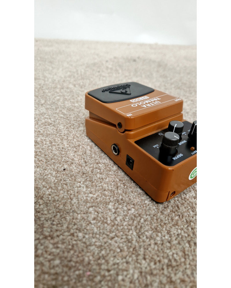 Behringer Ultra Tremolo UT300 pedal - Excellent - image 7