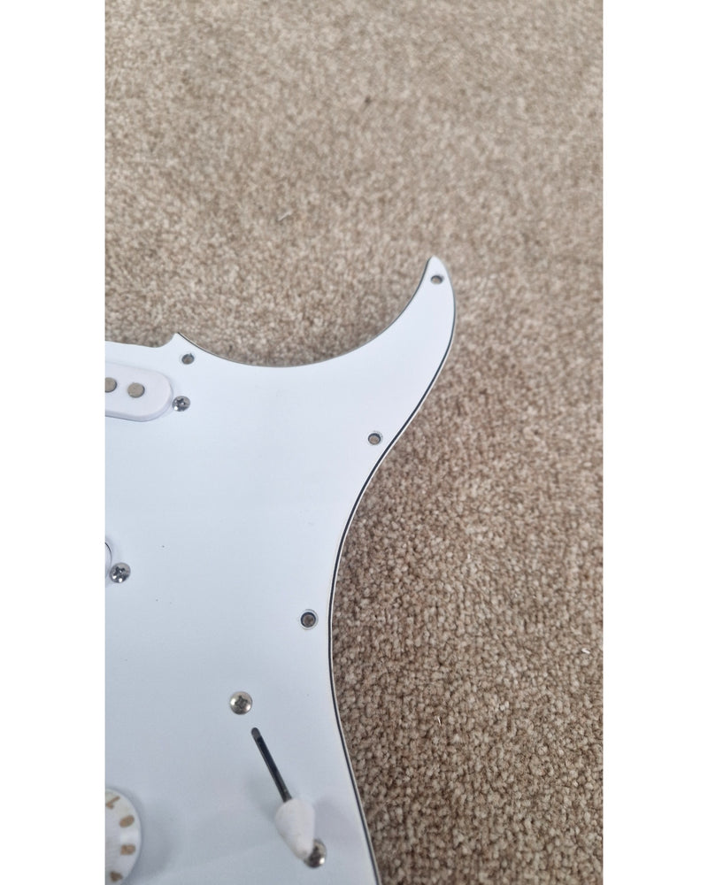 St Pick-guard - White - Excellent - image 13