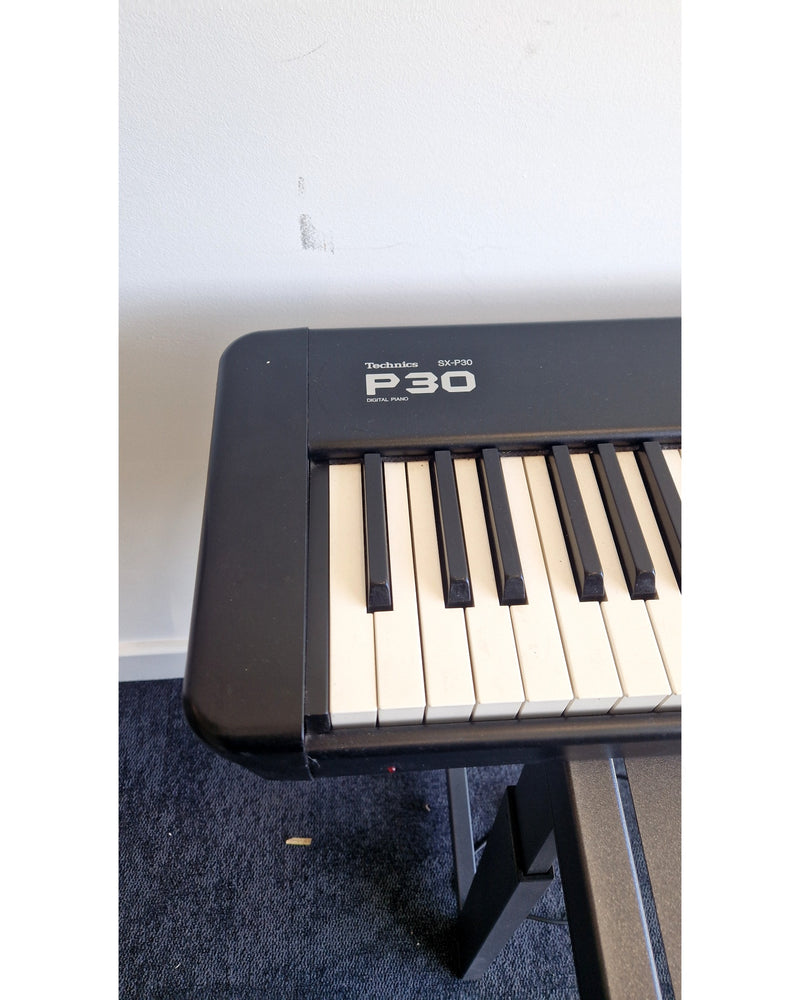 Technics SX-P30 - Digital Pianos - Black - Excellent w/ Power Supply & sustain pedal - Image 12