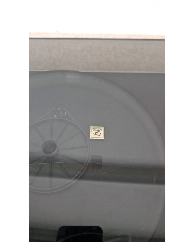 REGA Planar 3 Turntable - Iconic Design - Good - image 2