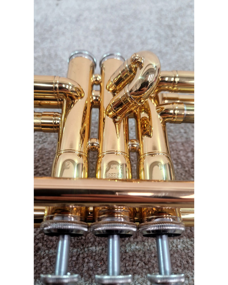 Yamaha YTR-2330 - Trumpets & Cornets - Gold - Like New w/ Soft Case, x1 Strap, x1 Polishing Cloth and x1 Bottle of Valve Oil, Manuals - image 10