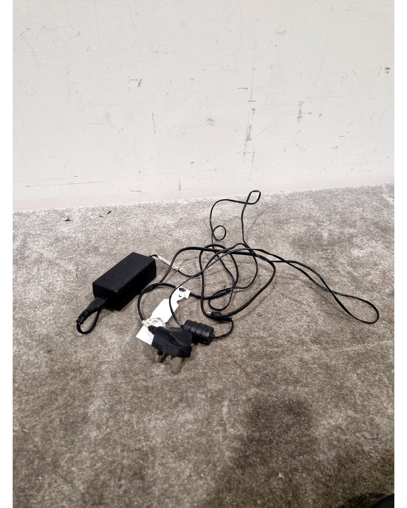Motorola WPLN4137BR Cp150 Cp200 Charging Base - Black – Charging Base - Excellent - Image 3