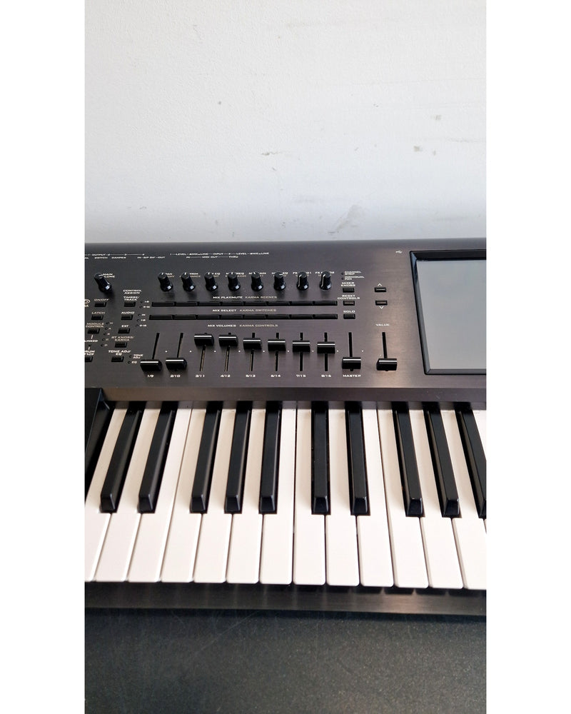 Korg Kronos-61 - Synthesizer Keyboards - Black - Excellent w/ Hard Case & sustain pedal - Image 5