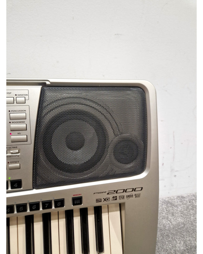 Yamaha PSR-2000 - Digital Keyboard - Silver/Gray - Very Good w/ stands - Image 17