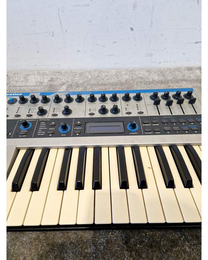 Novation K-Station Synthesizer Keyboard - Compact Design - Good - Image 11