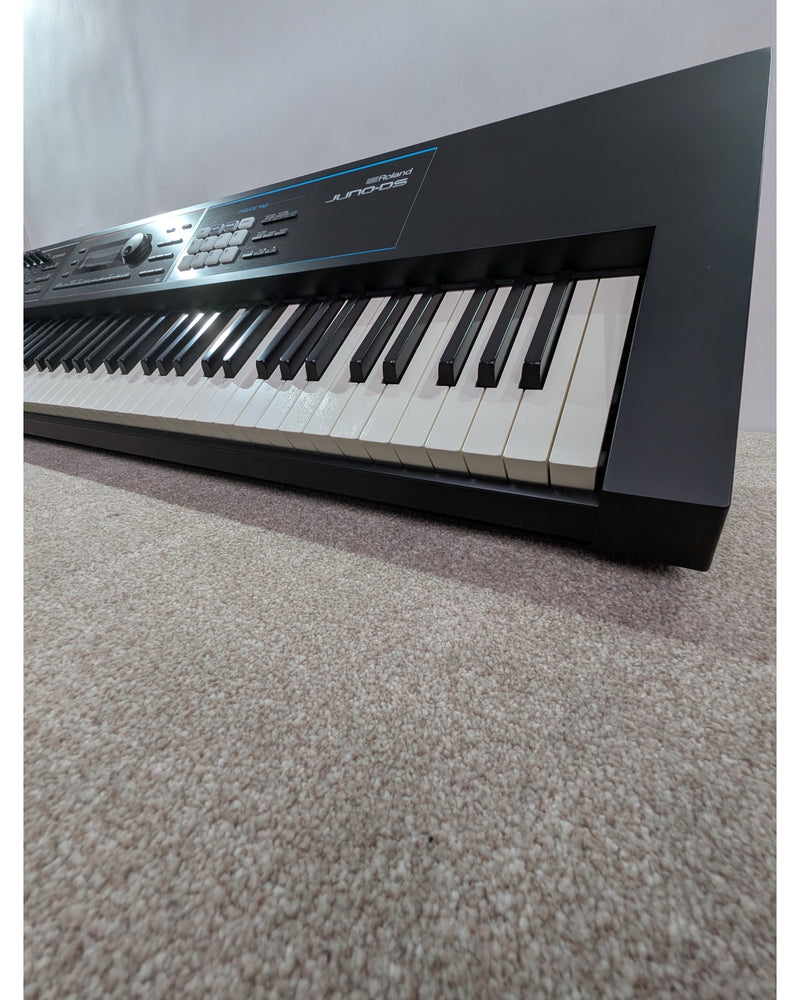 Roland JUNO-DS88 - Synthesizer - Black - Very Good w/ Soft cover & Power Supply - image 4