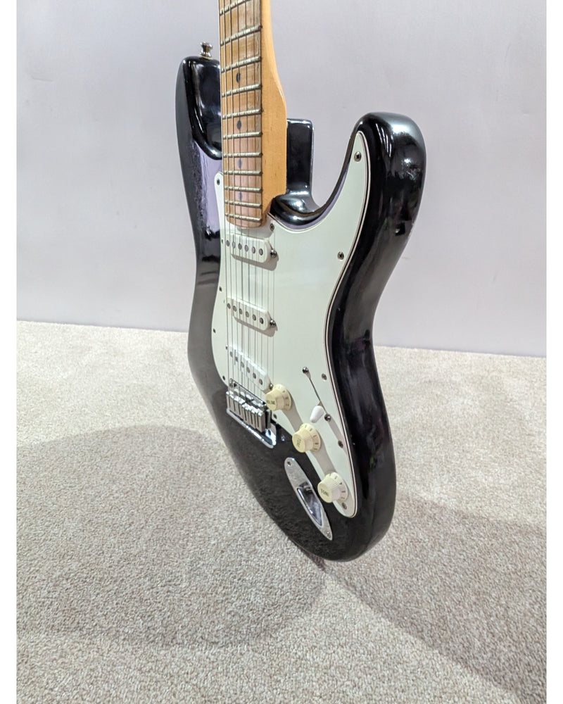 Fender Fender Stratocaster - Electric Guitar - Black - Good w/ Hard Case - image 14