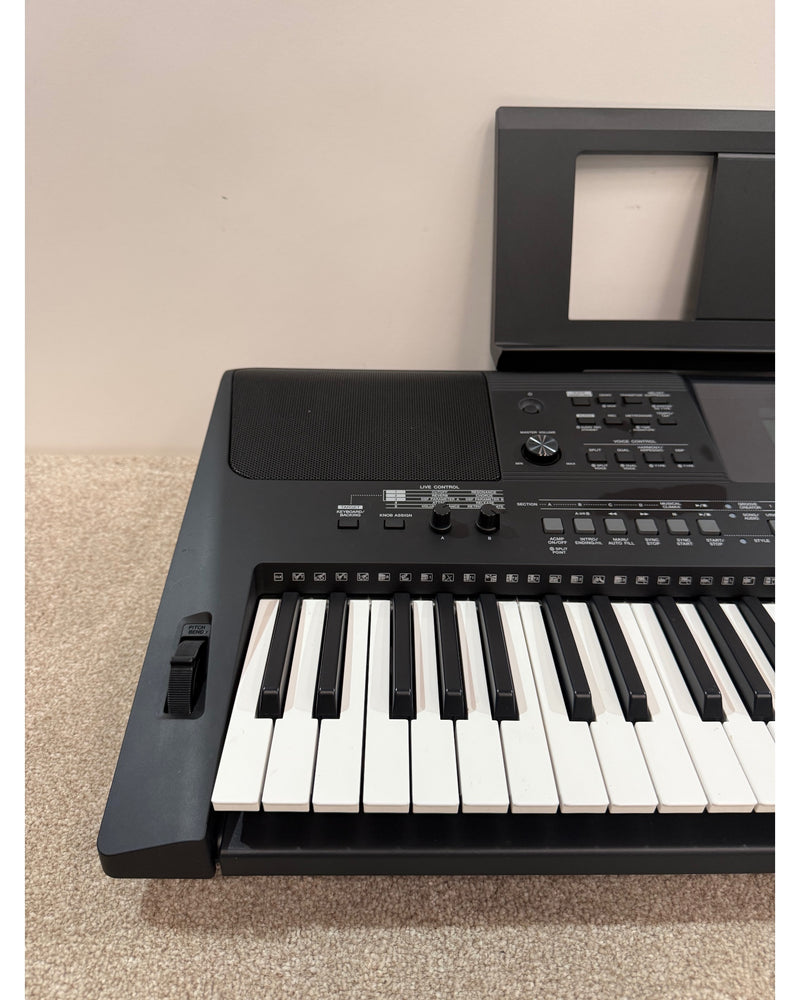 Yamaha PSR-E463 - Keyboard - Black - Excellent w/ Music Sheet Holder - image 2