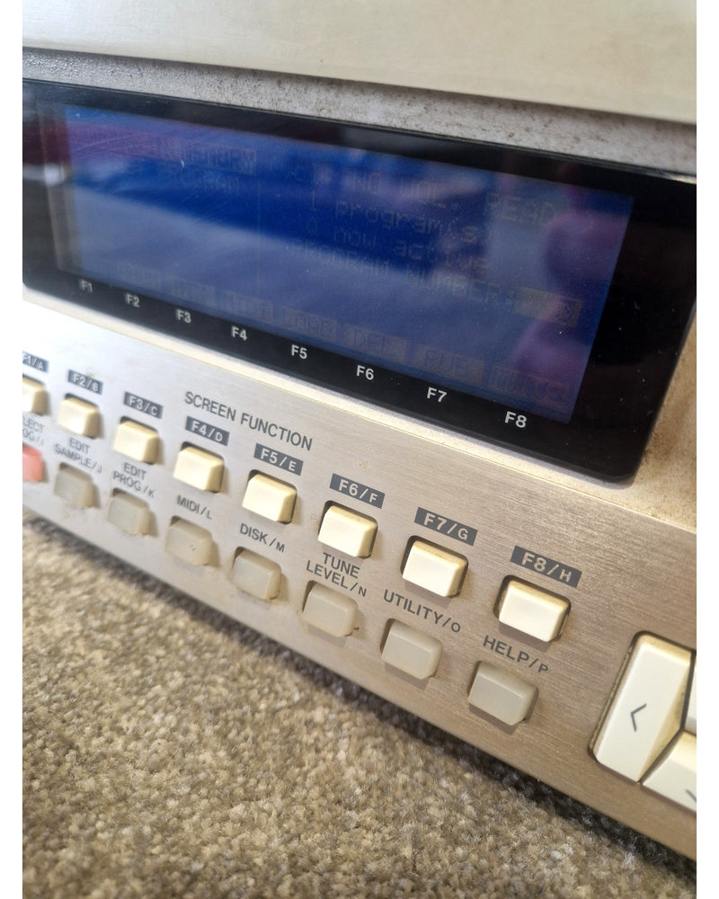 Akai S3200 - Audio Sampler - Fair - Image 2