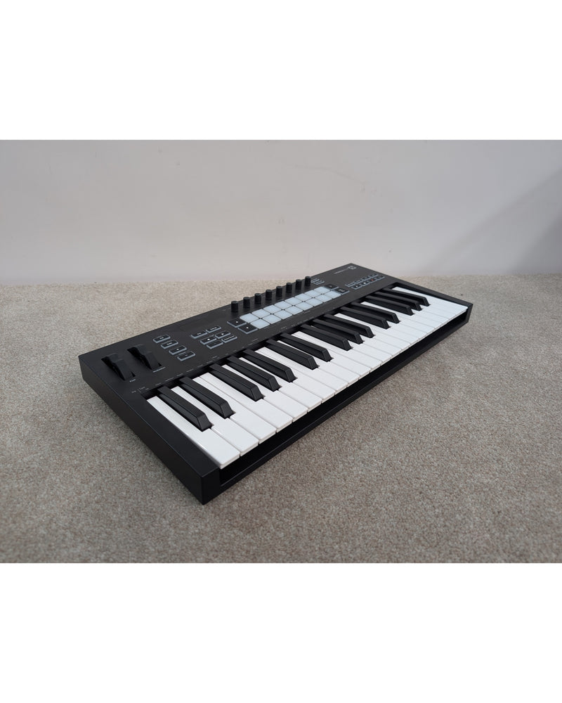 Novation Launchkey 37 - MIDI Controller - Excellent w/ Original Box & Manuals - image 8