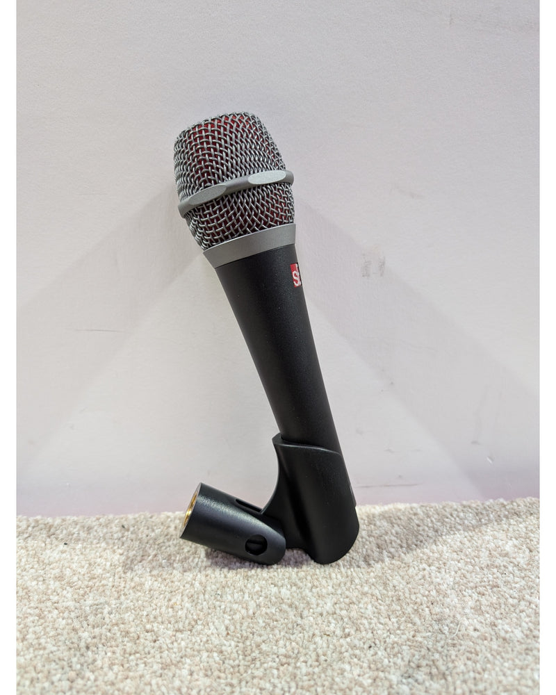 sE Electronics V7 - Dynamic Microphone - Like New w/ Soft Case - image 7