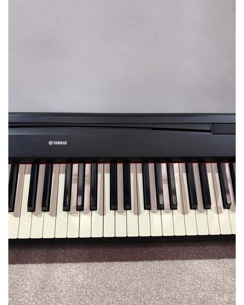 Yamaha P85 - Digital Piano - Good w/ Soft Case and Power Supply - image 4