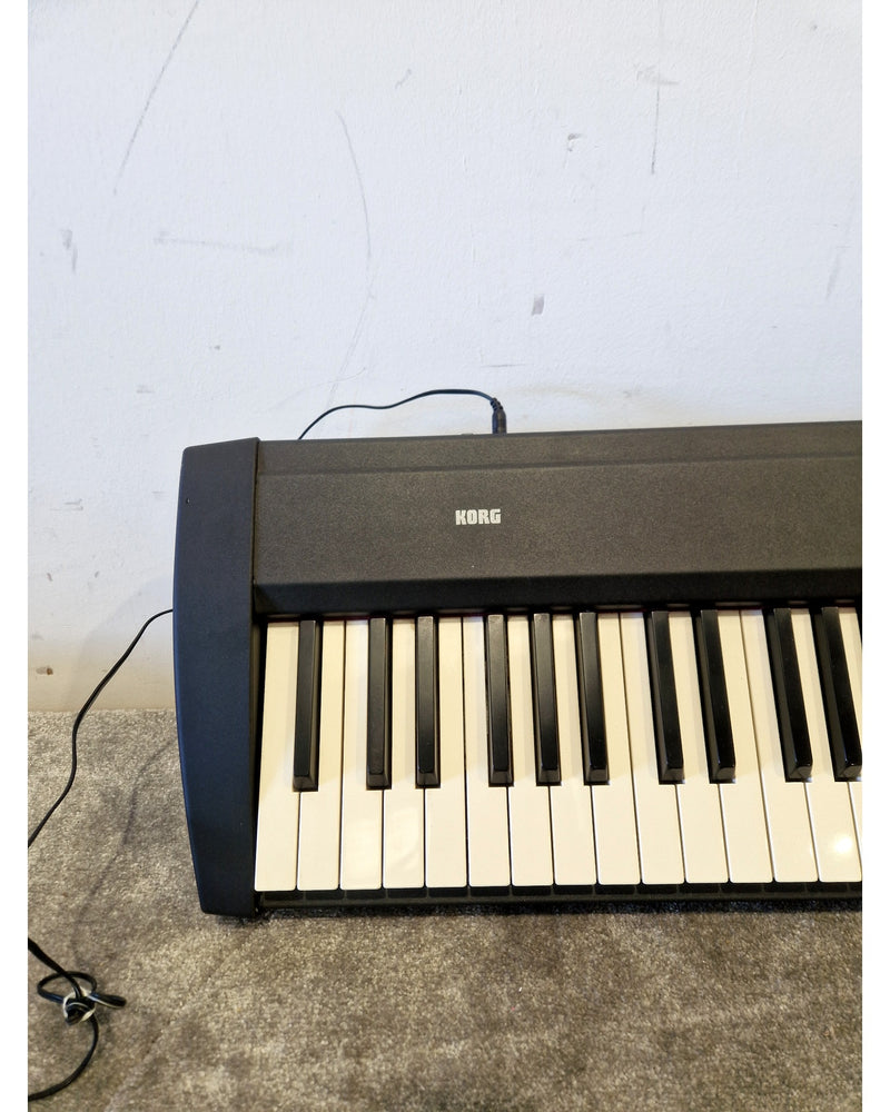Korg - Musical Keyboard - Black - Excellent w/ Power Supply - image 9